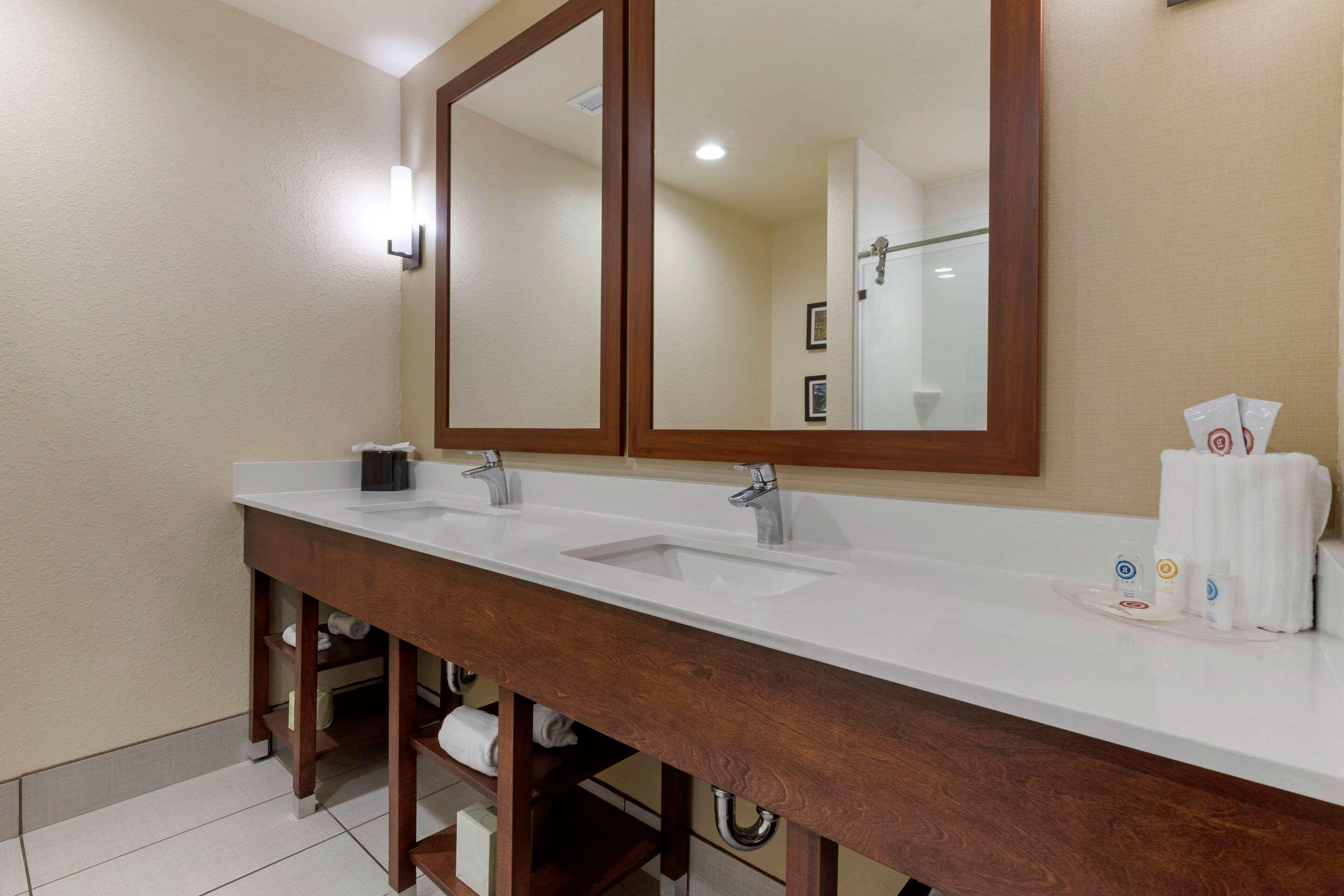 Comfort Suites Greenville South Piedmont Eksteriør billede